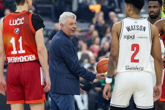 Dieter Reiter SPD, Lord Mayor of Munich with ball, GER, FC Bayern Basketball vs BMA365 Bamberg Baskets, Basketball, BBL Pokal, BMW TOP FOUR, Semi-final, Season 2025 2026, 21 02 2026, GER, FC Bayern Basketball vs BMA365 Bamberg Baskets, Basketball, BBL Pokal, BMW TOP FOUR, Semi-final, Season 2025 2026, 21 02 2026 Munich Copyright: xEibner-Pressefoto JennixMaulx EP_JML