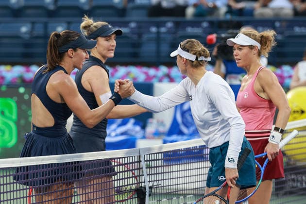 R L Finalists Laura Siegemund, Vera Zvonareva congratulate the winners Gabriela Dabrowski, Luisa Stefani at the net, joy, emotion, women doubles, women s doubles, final, final, Dubai Duty Free Tennis Championships, Dubai, U A E Copyright: xJuergenxHasenkopfx