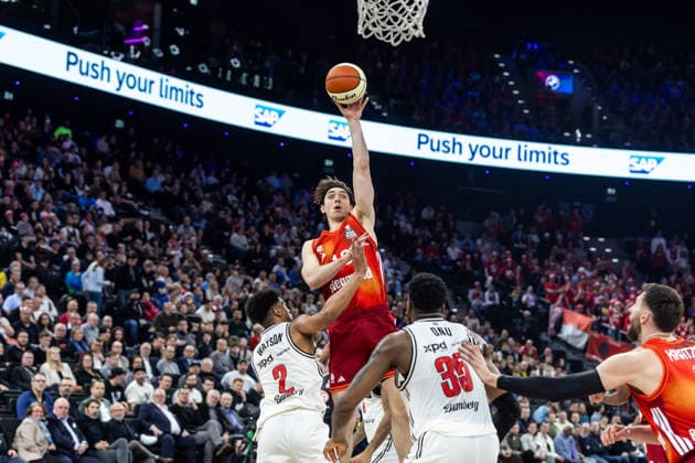 GER, BMW Top Four, Basketball BBL Pokal, semi-final, FC Bayern München Basketball BMA365 Bamberg Baskets 21 02 2026, SAP Garden, Munich, GER, BMW Top Four, Basketball BBL Pokal, semi-final, FC Bayern München Basketball BMA365 Bamberg Baskets Justinian Jessup FC Bayern München Basketball 10 , Ibi Watson BMA365 Bamberg Baskets, 2 , Ejiofor Onu BMA365 Bamberg Baskets, 35 Photo Alexander Trienitz Munich SAP Garden Bayern Germany