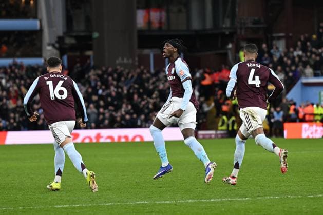 Tammy Abraham of Aston Villa celebrates after scoring the team s first goal Aston Villa v Leeds United, Premier League, Football, Villa Park, Birmingham, UK - 21 Feb 2026Birmingham Villa Park United Kingdom EDITORIAL USE ONLY No use with unauthorised audio, video, data, fixture lists, club league logos or live services. Online in-match use limited to 120 images, no video emulation. No use in betting, games or single club league player publications. Copyright: xAnnaxGowthorpe Shutterstockx 16681467ac