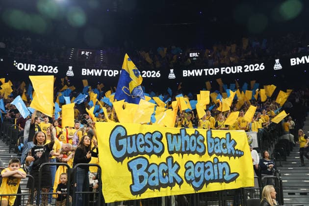 The fans of Alba Berlin, GER, Alba Berlin vs EWE Baskets Oldenburg, Basketball, BBL Pokal, BMW TOP FOUR, semi-final, 2025 2026 season, 21 02 2026, GER, Alba Berlin vs EWE Baskets Oldenburg, Basketball, BBL Pokal, BMW TOP FOUR, semi-final, 2025 2026 season, 21 02 2026 Muenchen Copyright: xEibner-Pressefoto JennixMaulx EP_JML