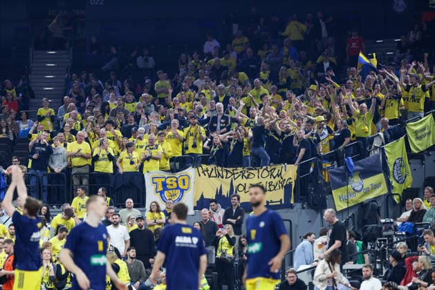 The fans of EWE Baskets Oldenburg, GER, Alba Berlin vs EWE Baskets Oldenburg, Basketball, BBL Cup, BMW TOP FOUR, Semi-final, 2025 2026 season, 21 02 2026, GER, Alba Berlin vs EWE Baskets Oldenburg, Basketball, BBL Cup, BMW TOP FOUR, Semi-final, 2025 2026 season, 21 02 2026 Muenchen Copyright: xEibner-Pressefoto JennixMaulx EP_JML
