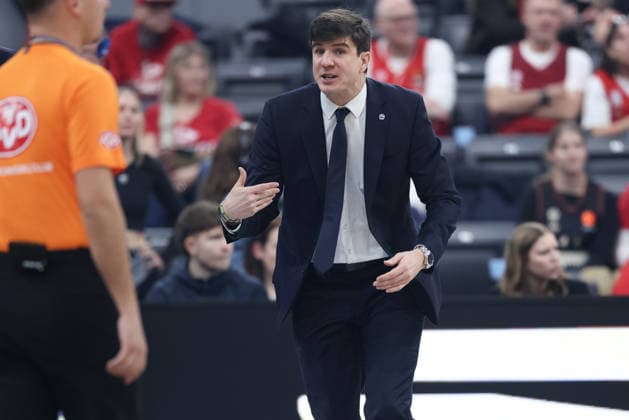 Pedro Calles Alba Berlin, Head Coach gesticulates, GER, Alba Berlin vs EWE Baskets Oldenburg, Basketball, BBL Cup, BMW TOP FOUR, Semi-final, 2025 2026 season, 21 02 2026, GER, Alba Berlin vs EWE Baskets Oldenburg, Basketball, BBL Cup, BMW TOP FOUR, Semi-final, 2025 2026 season, 21 02 2026 Muenchen Copyright: xEibner-Pressefoto JennixMaulx EP_JML