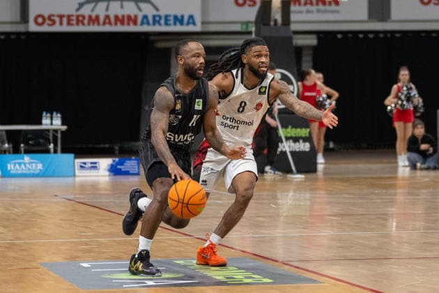 duel between Jordan Johnson Tigers Tuebingen, 11 and Kobe Langley Bayer Giants Leverkusen, 08 Bayer Giants Leverkusen vs Tigers Tuebingen, Basketball, Barmer 2 Basketballbundesliga, 24 Matchday, Season 2025 2026, 21 02 2026 Bayer Giants Leverkusen vs Tigers Tuebingen, Basketball, Barmer 2 Basketballbundesliga, Pro A, 24 Matchday, Season 2025 2026, 21 02 2026 Leverkusen Copyright: xEibner-Pressefoto ThomasxHaeslerx EP_THR