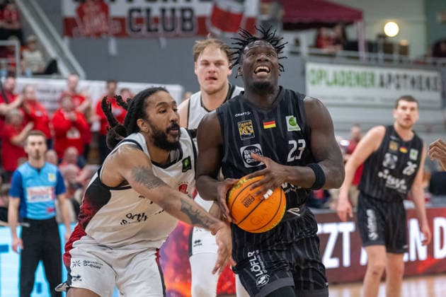 Donte Nicholas Bayer Giants Leverkusen, 15 and Melkisedek Moreaux Tigers Tuebingen, 23 Bayer Giants Leverkusen vs Tigers Tuebingen, Basketball, Barmer 2 Basketballbundesliga, 24 Matchday, Season 2025 2026, 21 02 2026 Bayer Giants Leverkusen vs Tigers Tuebingen, Basketball, Barmer 2 Basketballbundesliga, Pro A, 24 Matchday, Season 2025 2026, 21 02 2026 Leverkusen Copyright: xEibner-Pressefoto ThomasxHaeslerx EP_THR