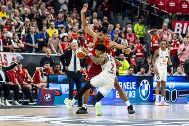GER, BMW Top Four, Basketball BBL Cup, semi-final, FC Bayern München Basketball BMA365 Bamberg Baskets 21 02 2026, SAP Garden, Munich, GER, BMW Top Four, Basketball BBL Cup, semi-final, FC Bayern München Basketball BMA365 Bamberg Baskets Ibi Watson BMA365 Bamberg Baskets, 2 , Oscar da Silva FC Bayern München Basketball 1 Photo Alexander Trienitz Munich SAP Garden Bayern Germany