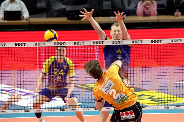 DEU, DVV, 1 VBL, BR Volleys vs Central Germany, 22 02 2026, Max Schmeling Halle, Berlin, DEU, DVV, 1 VBL, BR Volleys vs Central Germany, in the picture Matthew Knigge BR Volleys 2 , Valdas Listanskis Central Germany 17 , Clay Wieter Central Germany 24 nordphotoxGmbHx xEngler nph00076