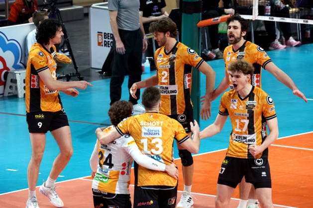 DEU, DVV, 1 VBL, BR Volleys vs Central Germany, 22 02 2026, Max Schmeling Halle, Berlin, DEU, DVV, 1 VBL, BR Volleys vs Central Germany, in the picture BR Volleys players circle nordphotoxGmbHx xEngler nph00076