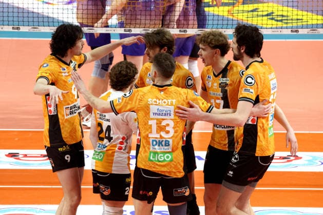 DEU, DVV, 1 VBL, BR Volleys vs Central Germany, 22 02 2026, Max Schmeling Halle, Berlin, DEU, DVV, 1 VBL, BR Volleys vs Central Germany, in the picture BR Volleys players circle nordphotoxGmbHx xEngler nph00076