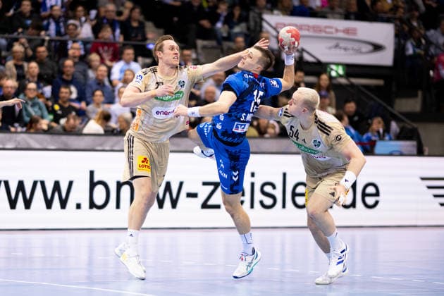Simone Mengon, TVB Stuttgart, 15 , at the circle, TVB Stuttgart vs TSV Hannover Burgdorf, DAIKIN Handballbundesliga, 22 Matchday, Season 2025 2026, 22 02 2026 Eibner Pressefoto Andreas Ulmer TVB Stuttgart vs TSV Hannover Burgdorf, DAIKIN Handballbundesliga, 22 Matchday, Season 2025 2026, 22 02 2026 Stuttgart Copyright: xEibner-Pressefoto AndreasxUlmerx EP_AUR