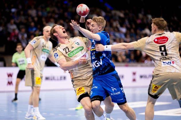 Marian Michalczik, TSV Hannover Burgdorf, 22 , againstTorben Matzken, TVB Stuttgart, 22 , TVB Stuttgart vs TSV Hannover Burgdorf, DAIKIN Handballbundesliga, 22 Matchday, Season 2025 2026, 22 02 2026 Eibner Pressefoto Andreas Ulmer TVB Stuttgart vs TSV Hannover Burgdorf, DAIKIN Handballbundesliga, 22 Matchday, Season 2025 2026, 22 02 2026 Stuttgart Copyright: xEibner-Pressefoto AndreasxUlmerx EP_AUR