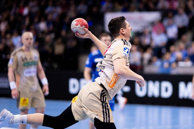 Renars Uscins, TSV Hannover Burgdorf, 10 , on the throw TVB Stuttgart vs TSV Hannover Burgdorf, DAIKIN Handballbundesliga, 22 Matchday, Season 2025 2026, 22 02 2026 Eibner Pressefoto Andreas Ulmer TVB Stuttgart vs TSV Hannover Burgdorf, DAIKIN Handballbundesliga, 22 Matchday, Season 2025 2026, 22 02 2026 Stuttgart Copyright: xEibner-Pressefoto AndreasxUlmerx EP_AUR
