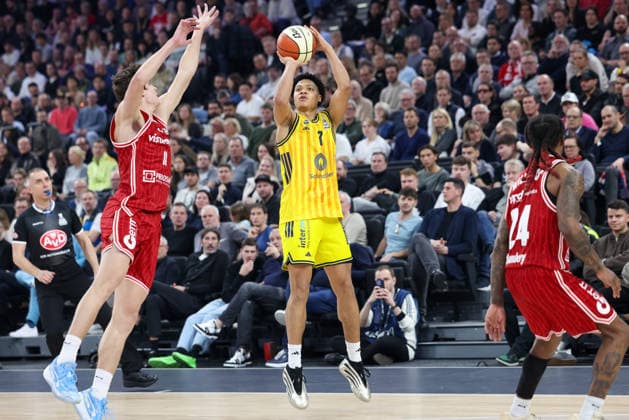 Jack Kayil Alba Berlin, 07 with Richard Balint BMA365 Bamberg Baskets, 11 , GER, BMA365 Bamberg Baskets vs Alba Berlin, Basketball, BBL Pokal, BMW TOP FOUR, Final, Season 2025 2026, 22 02 2026, GER, BMA365 Bamberg Baskets vs Alba Berlin, Basketball, BBL Pokal, BMW TOP FOUR, Final, Season 2025 2026, 22 02 2026 Muenchen Copyright: xEibner-Pressefoto JennixMaulx EP_JML