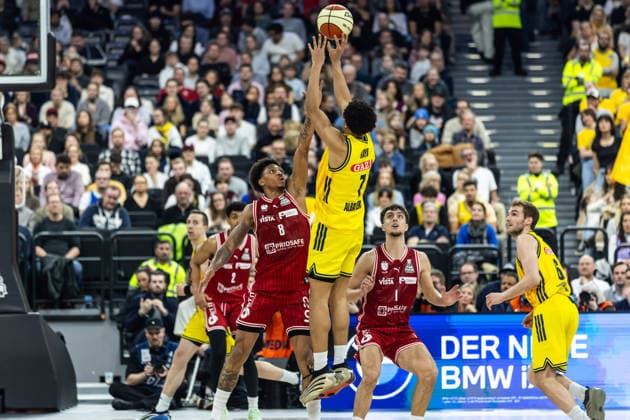 GER, BMW Top Four, Basketball BBL Pokal, Final, BMA365 Bamberg Baskets ALBA Berlin 22 02 2026, SAP Garden, Munich, GER, BMW Top Four, Basketball BBL Pokal, Final, BMA365 Bamberg Baskets ALBA Berlin Jack Kayil ALBA Berlin 7 , Demarcus Demonia BMA365 Bamberg Baskets, 8 Photo Alexander Trienitz Munich SAP Garden Bayern Germany