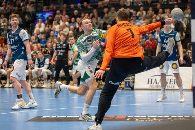Mathias Gidsel Fuechse Berlin, 19 hits against Christopher Rudeck Bergischer HC 06, 01 Bergischer HC 06 vs Fuechse Berlin, Handball, DAIKIN Handballbundesliga, 22 Matchday, Season 2025 2026, 22 02 2026 Bergischer HC 06 vs Fuechse Berlin, Handball, DAIKIN Handballbundesliga, 22 Matchday, Season 2025 2026, 22 02 2026 Duesseldorf Copyright: xEibner-Pressefoto ThomasxHaeslerx EP_THR