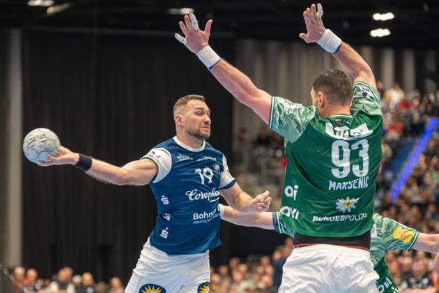 Tomas Babak Bergischer HC 06, 19 comes to throw against Mijajlo Marsenic Fuechse Berlin, 93 Bergischer HC 06 vs Fuechse Berlin, Handball, DAIKIN Handballbundesliga, 22 Matchday, Season 2025 2026, 22 02 2026 Bergischer HC 06 vs Fuechse Berlin, Handball, DAIKIN Handballbundesliga, 22 Matchday, Season 2025 2026, 22 02 2026 Duesseldorf Copyright: xEibner-Pressefoto ThomasxHaeslerx EP_THR