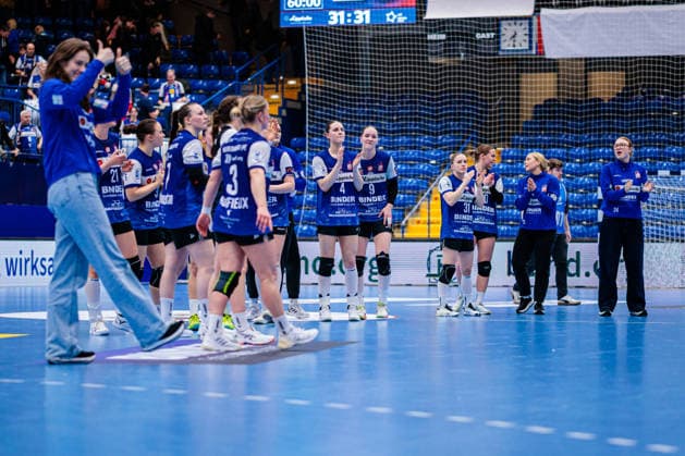 The team of HSG Blomberg Lippe is disappointed sad after 31 31 draw GER, HSG Blomberg Lippe GER vs MOL Esztergom HUN , Handball, EHF European League Women, Group Phase, 22 02 2026 GER, HSG Blomberg Lippe GER vs MOL Esztergom HUN , Handball, EHF European League Women, Group Phase, 22 02 2026 Lemgo Copyright: xEibner-Pressefoto JanxRollingerx EP_JSK