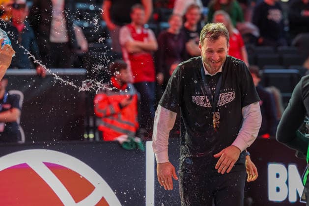 Anton Gavel BMA365 Bamberg Baskets, Head Coach at a water shower, Cheers, Joy, Emotions, GER, BMA365 Bamberg Baskets vs Alba Berlin, Basketball, BBL Cup, BMW TOP FOUR, Final, Season 2025 2026, 22 02 2026, GER, BMA365 Bamberg Baskets vs Alba Berlin, Basketball, BBL Cup, BMW TOP FOUR, Final, Season 2025 2026, 22 02 2026 Muenchen Copyright: xEibner-Pressefoto JennixMaulx EP_JML