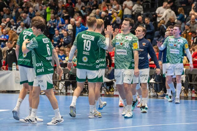 The Berliners are happy about the victory Bergischer HC 06 against Fuechse Berlin, Handball, DAIKIN Handballbundesliga, 22 Matchday, Season 2025 2026, 22 02 2026 Bergischer HC 06 against Fuechse Berlin, Handball, DAIKIN Handballbundesliga, 22 Matchday, Season 2025 2026, 22 02 2026 Duesseldorf Copyright: xEibner-Pressefoto ThomasxHaeslerx EP_THR