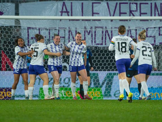 Joy for Ella Touon SGS Essen, 32 , Ramona Maier SGS Essen, 09 , Maike Berentzen SGS Essen, 13 , Lena Ostermeier SGS Essen, 18 and Julia Debitzki SGS Essen, 23 after the 1 0 SGS Essen vs RB Leipzig, Football, Womens Bundesliga, Google Pixel Womens Bundesliga, 19 Matchday, Season 2025 2026, 22 02 2026 DFB REGULATIONS PROHIBIT ANY USE OF PHOTOGRAPHS AS IMAGE SEQUENCES AND OR QUASI VIDEO, SGS Essen vs RB Leipzig, Football, Womens Bundesliga, Google Pixel Womens Bundesliga, 19 Matchday, Season 2025 2026, 22 02 2026 Essen Copyright: xEibner-Pressefoto DamianxKruczynx EP_DKI