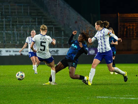 Paula Flach SGS Essen, 05 in duel against Delice Boboy RB Leipzig Women, 17 SGS Essen vs RB Leipzig, Football, Women Bundesliga, Google Pixel Women Bundesliga, Matchday 19, Season 2025 2026, 22 02 2026 DFB REGULATIONS PROHIBIT ANY USE OF PHOTOGRAPHS AS IMAGE SEQUENCES AND OR QUASI VIDEO, SGS Essen vs RB Leipzig, Football, Women Bundesliga, Google Pixel Women Bundesliga, Matchday 19, Season 2025 2026, 22 02 2026 Essen Copyright: xEibner-Pressefoto DamianxKruczynx EP_DKI