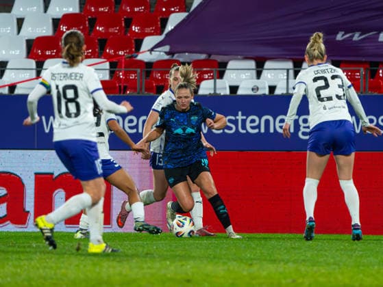 Marleen Schimmer RB Leipzig Women, 14 in duel against Maike Berentzen SGS Essen, 13 SGS Essen vs RB Leipzig, Football, Womens Bundesliga, Google Pixel Womens Bundesliga, Matchday 19, Season 2025 2026, 22 02 2026 DFB REGULATES PROHIBIT ANY USE OF PHOTOGRAPHS AS IMAGE SEQUENCES AND OR QUASI VIDEO, SGS Essen vs RB Leipzig, Football, Womens Bundesliga, Google Pixel Womens Bundesliga, Matchday 19, Season 2025 2026, 22 02 2026 Essen Copyright: xEibner-Pressefoto DamianxKruczynx EP_DKI