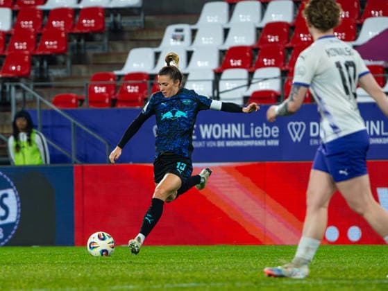 Sandra Starke RB Leipzig Women, 13 on a cross SGS Essen vs RB Leipzig, Football, Women Bundesliga, Google Pixel Women Bundesliga, Matchday 19, Season 2025 2026, 22 02 2026 DFB REGULATIONS PROHIBIT ANY USE OF PHOTOGRAPHS AS IMAGE SEQUENCES AND OR QUASI VIDEO, SGS Essen vs RB Leipzig, Football, Women Bundesliga, Google Pixel Women Bundesliga, Matchday 19, Season 2025 2026, 22 02 2026 Essen Copyright: xEibner-Pressefoto DamianxKruczynx EP_DKI