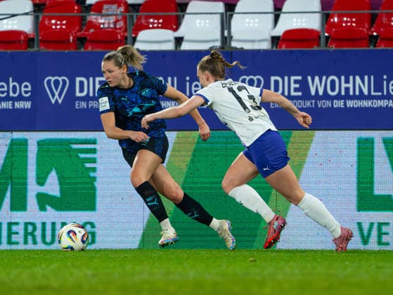 Marleen Schimmer RB Leipzig Women, 14 in duel against Maike Berentzen SGS Essen, 13 SGS Essen vs RB Leipzig, Football, Womens Bundesliga, Google Pixel Womens Bundesliga, Matchday 19, Season 2025 2026, 22 02 2026 DFB REGULATES PROHIBIT ANY USE OF PHOTOGRAPHS AS IMAGE SEQUENCES AND OR QUASI VIDEO, SGS Essen vs RB Leipzig, Football, Womens Bundesliga, Google Pixel Womens Bundesliga, Matchday 19, Season 2025 2026, 22 02 2026 Essen Copyright: xEibner-Pressefoto DamianxKruczynx EP_DKI
