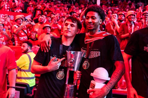 GER, BMW Top Four, Basketball BBL Pokal, Final, BMA365 Bamberg Baskets ALBA Berlin 22 02 2026, SAP Garden, Munich, GER, BMW Top Four, Basketball BBL Pokal, Final, BMA365 Bamberg Baskets ALBA Berlin Adrian Petkovic BMA365 Bamberg Baskets, 15 and Demarcus Demonia BMA365 Bamberg Baskets, 8 with the BBL Pokal Photo Alexander Trienitz Munich SAP Garden Bayern Germany