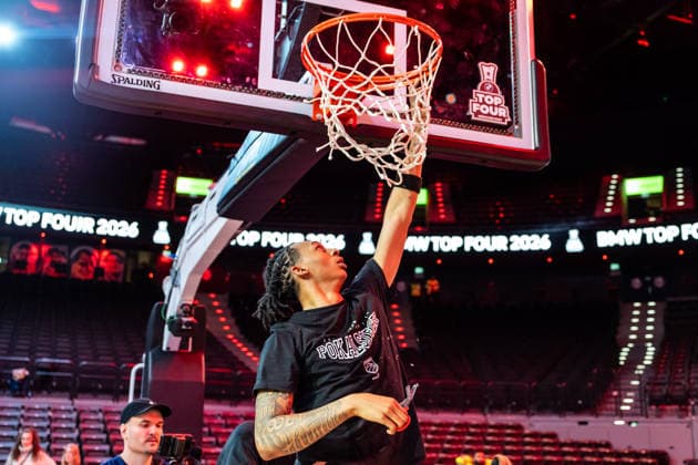 GER, BMW Top Four, Basketball BBL Pokal, Final, BMA365 Bamberg Baskets ALBA Berlin 22 02 2026, SAP Garden, Munich, GER, BMW Top Four, Basketball BBL Pokal, Final, BMA365 Bamberg Baskets ALBA Berlin Austin Crowley BMA365 Bamberg Baskets, 85 cuts the net Photo Alexander Trienitz Munich SAP Garden Bayern Germany