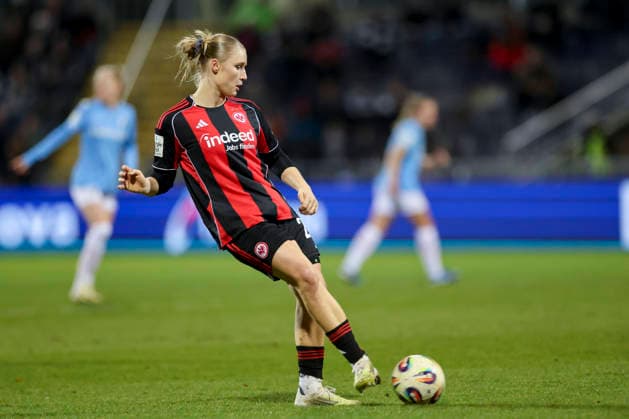 Jelle Veit Eintracht Frankfurt controls the ball, Google Pixel Frauen Bundesliga, Eintracht Frankfurt v SC Freiburg, Stadion am Brentanobad, February 23, 2026 in Frankfurt, Germany Photo by Marco Steinbrenner DeFodi Images Jelle Veit Eintracht Frankfurt controls the ball, Google Pixel Womens Bundesliga, Eintracht Frankfurt v SC Freiburg, Stadion am Brentanobad, February 23, 2026 in Frankfurt, Germany Photo by Marco Steinbrenner DeFodi Images DFB DFL REGULATIONS PROHIBIT ANY USE OF PHOTOGRAPHS AS IMAGE SEQUENCES AND OR QUASI VIDEO