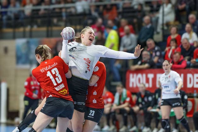 Madeleine Östlund Halle, 13 , Goalkeeper Laura Szabo Zwickau, 6 , Marie Polakova Halle, 23 , SV Union Halle Neustadt vs BSV Sachsen Zwickau, Alsco Handball Bundesliga Women, Season 2025 26, 18 Matchday, 25 02 2026 Halle SWH Arena Sachsen Anhalt Germany