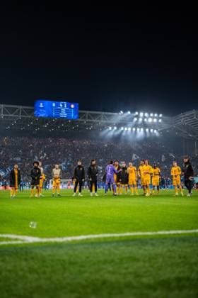 25 02 2026, Atalanta Bergamo vs Borussia Dortmund, UEFA Champions League, Playoffs second leg Yan Couto Borussia Dortmund, 2 Karim Adeyemi Borussia Dortmund, 27 Samuele Inacio Borussia Dortmund, 40 Luca Reggiani Borussia Dortmund, 49 Elias Benkara Borussia Dortmund, 47 Julian Brandt Borussia Dortmund, 10 Jobe Bellingham Borussia Dortmund, 7 Waldemar Anton Borussia Dortmund, 3 Nico Schlotterbeck Borussia Dortmund, 4 Julian Brandt Borussia Dortmund, 10 Maximilian Beier Borussia Dortmund, 14 Fabio Silva Borussia Dortmund, 21 Gregor Kobel Borussia Dortmund, 1 Daniel Svensson Borussia Dortmund, 24 Alexander Meyer Borussia Dortmund, 33 Regulations prohibit any use of photographs as image sequences and or quasi video Copyright: xBahhoxKarax