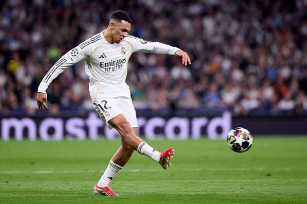 Trent Alexander-Arnold of Real Madrid CF Real Madrid v Benfica, UEFA Champions League, Play-off, Leg 2, Football, Estadio Bernabeu, Madrid, Spain - 25 Feb 2026Madrid Estadio Bernabeu Spain EDITORIAL USE ONLY No use with unauthorised audio, video, data, fixture lists, club league logos or live services. Online in-match use limited to 120 images, no video emulation. No use in betting, games or single club league player publications. Copyright: xRubenxAlbarran Shutterstockx 16703182am