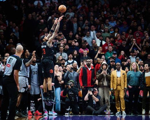 February 25, 2026, Toronto, On, Canada: Toronto Raptors Brandon Ingram (3) lines up the final shot of the game during second half NBA, Basketball Herren, USA basketball action against the San Antonio Spurs in Toronto, on Wednesday, Feb. 25, 2026. Canada News - February 25, 2026 - ZUMAc35_ 20260225_zaf_c35_124 Copyright: xSammyxKoganx