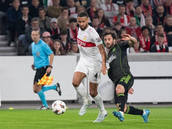 v li Josha Vagnoman VfB Stuttgart, 04 , Marcelo Saracchi Celtic Glasgow, 36 GER, VfB Stuttgart vs Celtic FC Glasgow, Football, UEFA Europa League, Men, Play Offs second leg, 2025 2026 season, 26 02 2026, GER, VfB Stuttgart vs Celtic FC Glasgow, Football, UEFA Europa League, Men, Play Offs second leg, 2025 2026 season, 26 02 2026 Stuttgart Copyright: xEibner-Pressefoto WolfgangxFrankx EP_WFK