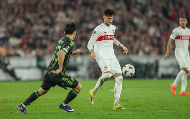 GER, Stuttgart, VfB Stuttgart vs Celtic Glasgow, Europa League, Football, UEFA, Season 2025 2026, MHP Arena, Playoffs, Second leg in picture v l Hyunjun Yang Celtic Glasgow 13 , Atakan Karazor VfB Stuttgart 16 DFB DFL REGULATIONS PROHIBIT ANY USE OF PHOTOGRAPHS AS IMAGE SEQUENCES AND OR QUASI VIDEO, 26 02 2026 Copyright: HMBxMedia HendrikxHamelau