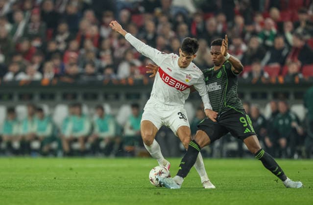 GER, Stuttgart, VfB Stuttgart vs Celtic Glasgow, Europa League, Football, UEFA, Season 2025 2026, MHP Arena, Playoffs, Second leg in picture v l Chema Andres VfB Stuttgart 30 , Junior Adamu Celtic Glasgow 9 DFB DFL REGULATIONS PROHIBIT ANY USE OF PHOTOGRAPHS AS IMAGE SEQUENCES AND OR QUASI VIDEO, 26 02 2026 Copyright: HMBxMedia HendrikxHamelau