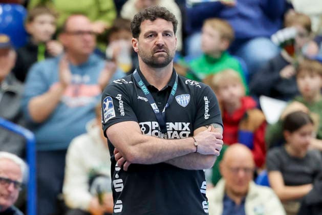 Coach Florian Kehrmann TBV Lemgo Lippe looks dejected, DAIKIN Handball Bundesliga, TBV Lemgo Lippe v Handball Sport Verein Hamburg, PHOENIX CONTACT arena on February 26, 2026 in Lemgo, Germany Photo by Marco Steinbrenner DeFodi Images Coach Florian Kehrmann TBV Lemgo Lippe looks dejected, DAIKIN Handball Bundesliga, TBV Lemgo Lippe v Handball Sport Verein Hamburg, PHOENIX CONTACT arena, February 26, 2026 in Lemgo, Germany Photo by Marco Steinbrenner DeFodi Images