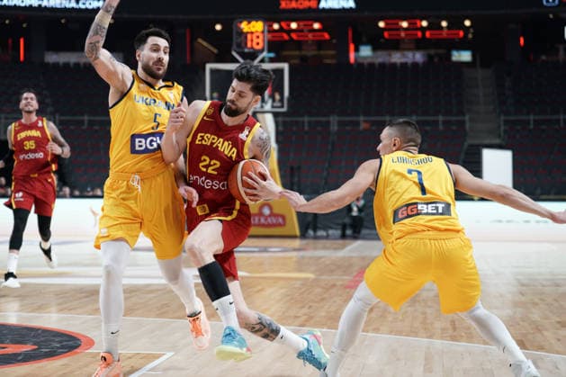 Ukraine Spain Basketball, Riga, Latvia, 27.02.2026, FIBA, basketball, Ukraine, Spain Santi Yusta of Spain in action against Denys Lukashov, Ivan Tkachenko of Ukraine during FIBA Basketball World Cup European qualifiers group A game between Ukraine and Spain in Riga, Latvia, 27.02.2026. Photo: Roman Koksarov (RKF) Riga Latvia Copyright: xRomanxKoksarovx RKO06167.JPG