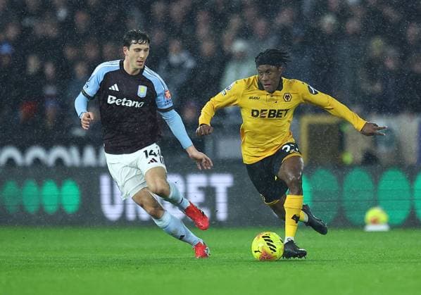 Jean-Ricner Bellegarde of Wolverhampton Wanderers and Pau Torres of Aston Villa Wolverhampton Wanderers v Aston Villa, Premier League, Football, Molineux, Wolverhampton, UK - 27 Feb 2026Wolverhampton Molineux United Kingdom EDITORIAL USE ONLY No use with unauthorised audio, video, data, fixture lists, club league logos or live services. Online in-match use limited to 120 images, no video emulation. No use in betting, games or single club league player publications. Copyright: xMichaelxZemanek Shutterstockx 16701657h