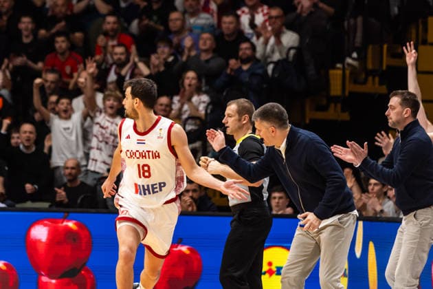 GER, FIBA Basketball World Cup 2027, European Qualifiers, Croatia Germany 27 02 2026, Drazen Petrovic Basketball Center, Zagreb, GER, FIBA Basketball World Cup 2027, European Qualifiers, Croatia Germany Roko Badzim Croatia, No18 cheers with Tomislav Mijatovic Head Coach, Croatia  Photo Alexander Trienitz Zagreb Drazen Petrovic Basketball Center Zagreb Croatia