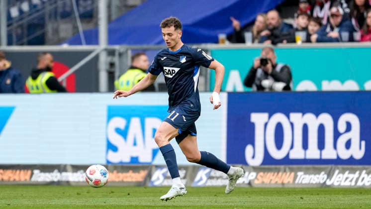 Fisnik Asllani Hoffenheim, 11 , on the ball, cropped, full body, single image, single photo, action, action, 28 02 2026, Sinsheim Germany , Football, Bundesliga, TSG 1899 Hoffenheim FC St Pauli, DFB DFL REGULATIONS PROHIBIT ANY USE OF PHOTOGRAPHS AS IMAGE SEQUENCES AND OR QUASI VIDEO xozx