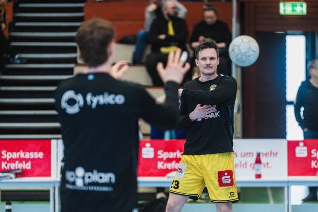Mike Schulz HSG Krefeld Niederrhein, 23 , Pass during warm-up HSG Krefeld Niederrhein vs HC Oppenweiler Backnang, Handball, 2 HBL, 22 Matchday, Season 2025 26, 01 03 2026, HSG Krefeld Niederrhein vs HC Oppenweiler Backnang, Handball, 2 HBL, 22 Matchday, Season 2025 26, 01 03 2026 Krefeld Copyright: xEibner-Pressefoto LukasxBaldygax EP_LBA