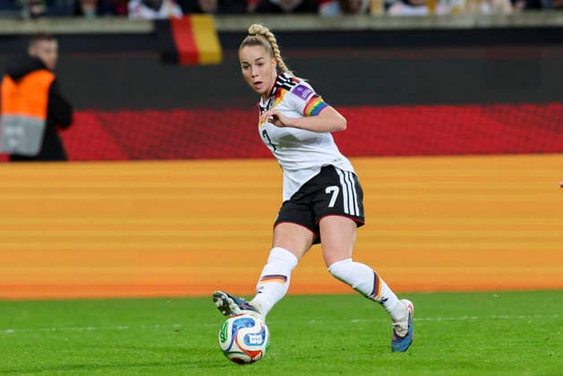 Giulia Gwinn Germany controls the ball, 2027 FIFA Women s World Cup Qualifier, Germany v Slovenia, Rudolf Harbig Stadion on 03 March 2026 in Dresden, Germany Photo by Marco Steinbrenner DeFodi Images Giulia Gwinn Germany controls the ball, 2027 FIFA Women s World Cup Qualifier, Germany v Slovenia, Rudolf Harbig Stadion, March 3, 2026 in Dresden, Germany Photo by Marco Steinbrenner DeFodi Images