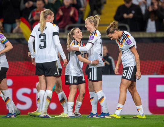 Soccer, Women, Season 2025 2026, World Cup Qualification in Dresden League A, Group 4 , Germany Slovenia, f l Camilla Küver Germany , Elisa Senß Germany , Lea Schüller Germany , Larissa Mühlhaus Germany , Cheering after goal to 5 0, 03 03 2026, Copyright: xSebastianxRäppold MatthiasxKochx