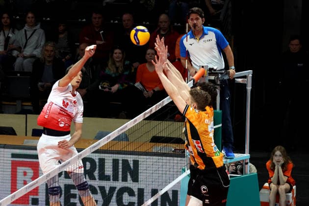DEU, CEV Cup, BR Volleys vs Picenza Volleys, 04 03 2026, Max Schmeling Halle, Berlin, DEU, CEV Cup, BR Volleys vs Picenza Volleys, in the picture Jake Hanes BR Volleys 22 , Florian Krage Brewitz BR Volleys 12 , Mandiraci Efe Piacenza 9 nordphotoxGmbHx xEngler nph00076