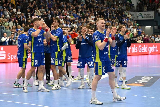 VfL Gummersbach players celebrate their home win against TBV Lemgo VfL Gummersbach vs TBV Lemgo Lippe, Handball, Daikin 1 Bundesliga, Matchday 24, Season 2025 2026, Schwalbe Arena Gummersbach, 05 03 2026 VfL Gummersbach vs TBV Lemgo Lippe, Handball, Daikin 1 Bundesliga, Matchday 24, Season 2025 2026, Schwalbe Arena Gummersbach, 05 03 2026 Gummersbach Copyright: xEibner-Pressefoto JuergenxAugstx EP_JAT