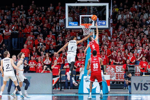 David NGuessan Basketball Loewen Braunschweig, 01 , Richard Balint BMA365 Bamberg Baskets, 11 , BMA365 Bamberg Baskets vs Basketball Loewen Braunschweig, Basketball, easyCredit BBL, 22 Matchday, 06 03 2026 BMA365 Bamberg Baskets vs Basketball Loewen Braunschweig, Basketball, easyCredit BBL, 22 Matchday, 06 03 2026 Bamberg Copyright: xEibner-Pressefoto G.xSantemizx EP_EER