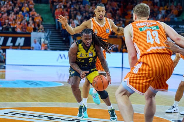 Tray Buchanan MHP Riesen Ludwigsburg, 02 , Nelson Weidemann ratiopharm ulm, 00 , Christian Sengfelder ratiopharm ulm, 43 GER, ratiopharm ulm vs MHP Riesen Ludwigsburg, Basketball, 22 Matchday, EasyCredit BBL, Season 2025 2026, 06 03 2026 GER, ratiopharm ulm vs MHP Riesen Ludwigsburg, Basketball, 22 Matchday, EasyCredit BBL, Season 2025 2026, 06 03 2026 New Ulm Copyright: xEibner-Pressefoto GeraldxOelze-dexStoppanyx EP_ODS